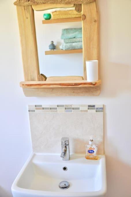 Stunning Annexe 1 Luxury Bedroom, Eating Area & Bathroom Only! Truro Exteriér fotografie