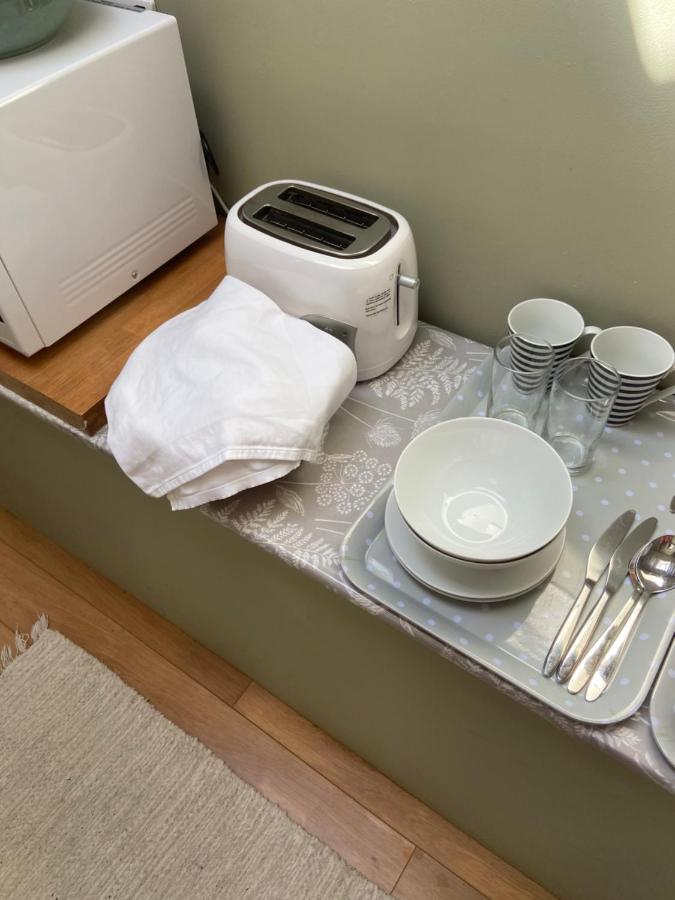 Stunning Annexe 1 Luxury Bedroom, Eating Area & Bathroom Only! Truro Exteriér fotografie